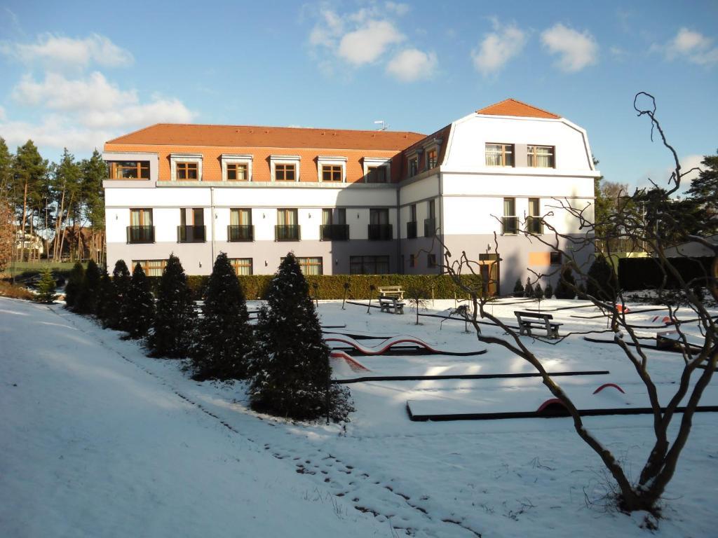 Hotel Sport Zruč מראה חיצוני תמונה