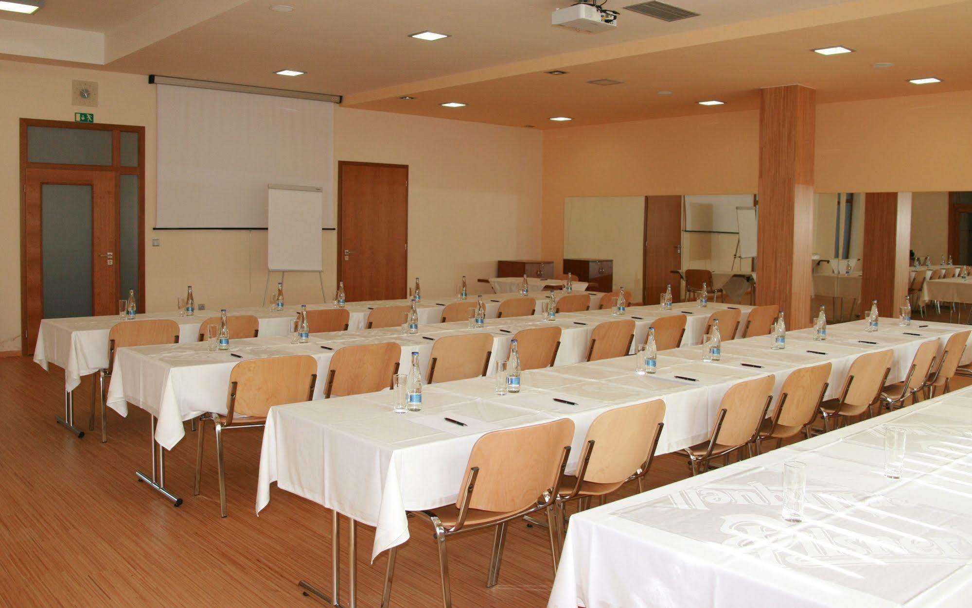 Hotel Sport Zruč מראה חיצוני תמונה